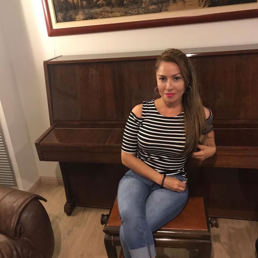 Meet your Posher, Yesenia